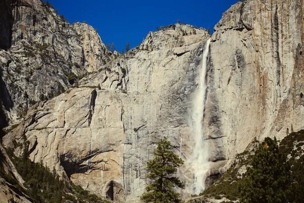 Waterfall in Yosemite Park, California — Stock Photo, Image
