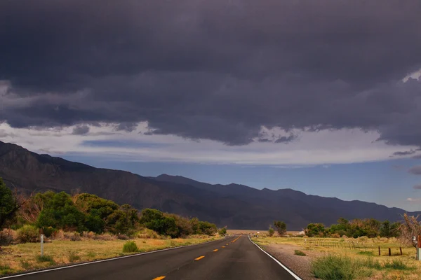 De wegen van Californië en Nevada, Amerika landschappen Stockfoto