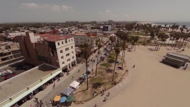 空中射击的圣塔莫尼卡和威尼斯海滩，美国加利福尼亚州洛杉矶 — 图库视频影像