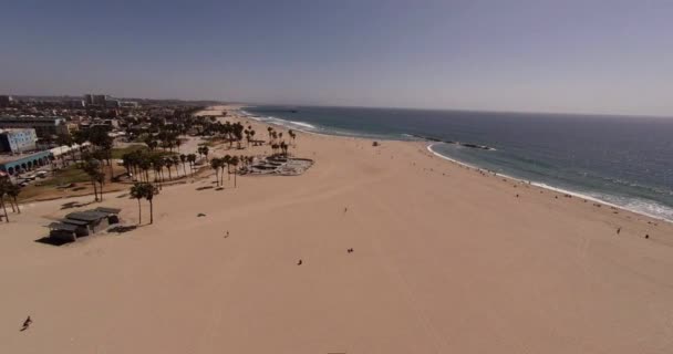 Aerial skott av Santa Monica och Venice beach, Los Angeles Kalifornien — Stockvideo