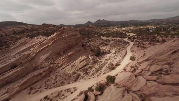 Létání nad Lone Pine Canyon. — Stock video