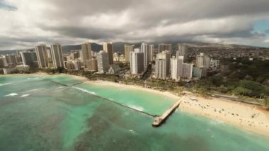 Hava ateş Kahanamoku Beach. Waikiki. Ada O'ahu. Hawaii.