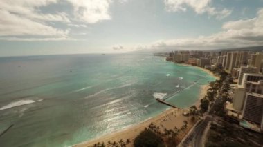 Hava ateş Kahanamoku Beach. Waikiki. Ada O'ahu. Hawaii.