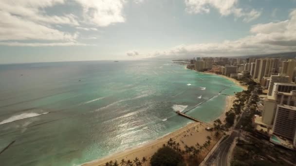 空中拍摄退役海滩。威基基。以岛。夏威夷. — 图库视频影像