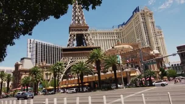 Steadicam shot of the Eiffel Tower in Las Vegas. — Stock Video