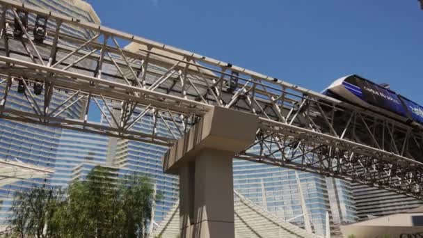 Steadicam Las Vegas Aria. Körde förbi monorail. — Stockvideo