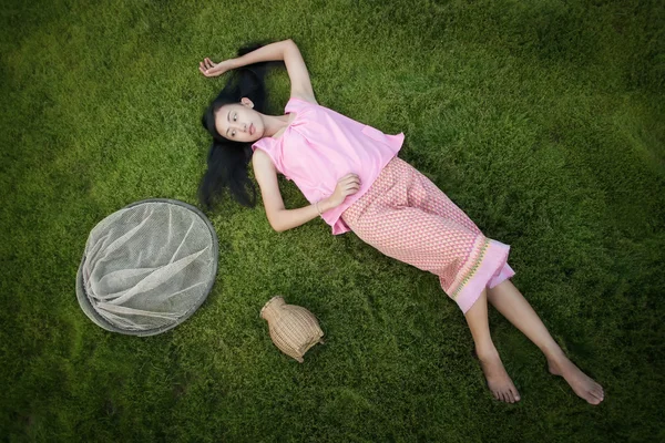Girl lying on prairie — Stock Photo, Image