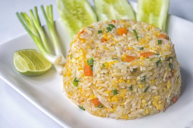 Kızarmış pirinç.