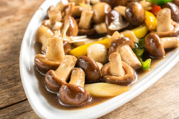 Shiitake mushrooms fried with oyster — Stock Photo, Image