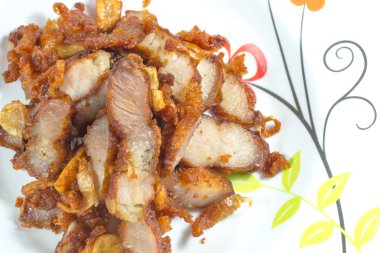 sarımsaklı kızarmış domuz eti