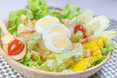 Taze sebze salatası.