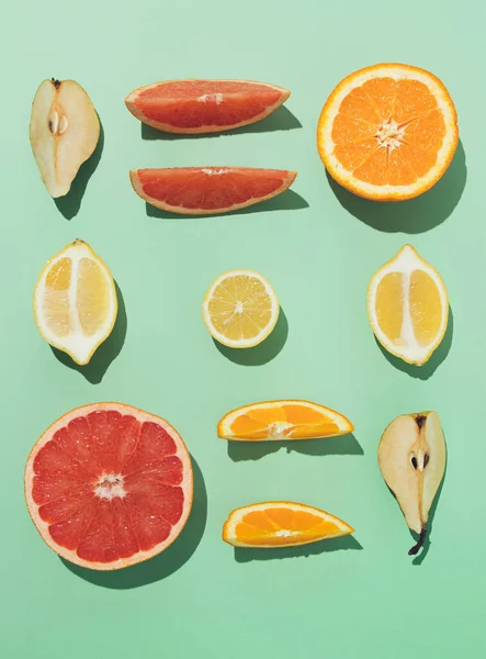 Neatly Arranged Fresh Fruit Green Colored Background Minimal Flat Lay — Stock Photo, Image