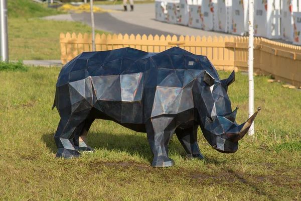 Волгоград Россия Октября 2020 Года Металлическая Фигура Носорога Парке Раздолье — стоковое фото
