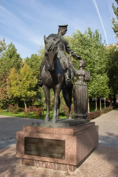 ヴォルゴグラード ロシア 2020年10月1日 記念碑のコサックへの眺め グレゴリーとAksinya小説から 静かなドン — ストック写真