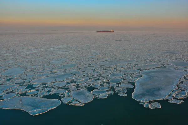 Flottes de glace au coucher du soleil — Photo