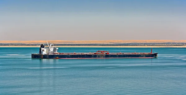 Loaded oil tanker — Stock Photo, Image