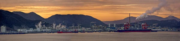 Oil refinery plant at sunset — Stock Photo, Image