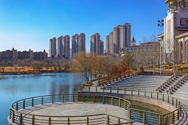 Şehir park Çin bir su birikintisi ile