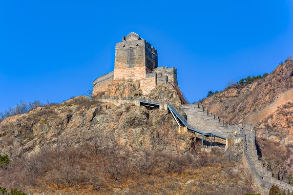 Torre di avvistamento sulla Grande muraglia cinese — Foto Stock