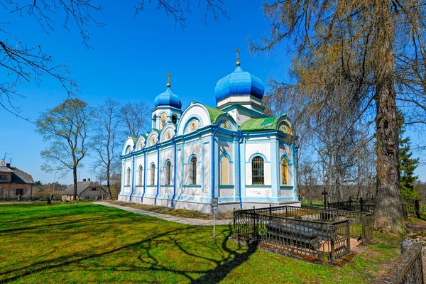 Hermosa iglesia ortodoxa en Cesis, Letonia, Europa —  Fotos de Stock