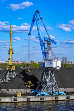 kömür makineleri yükleniyor