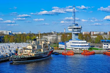 Riga liman yetkilisi trafik kontrol kulesi