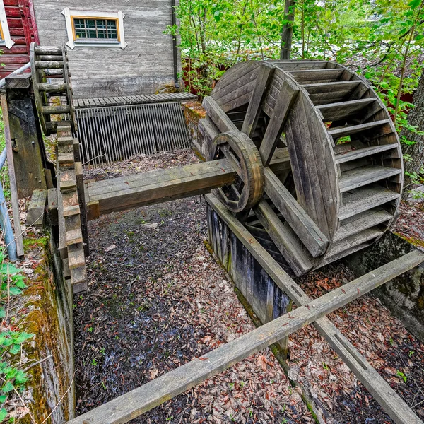 Water wheel with wooden gears — Stock Photo, Image
