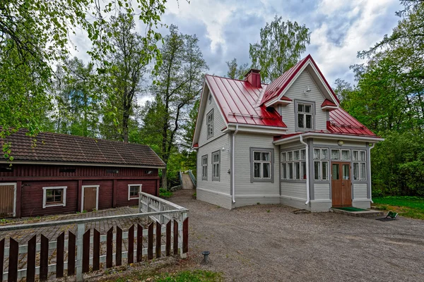 Jokirannan gamla villa i Asikkala — Stockfoto