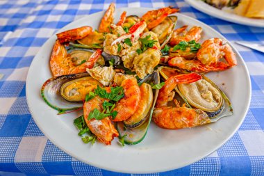 Kıbrıs deniz ürünleri harbourside restoranda Meze
