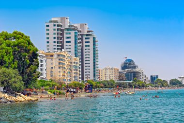 Limassol, Kıbrıs sahil şeridi ve plaj görünümünde