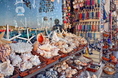 Deniz kabuklarını Girit Hediyelik eşya dükkanında