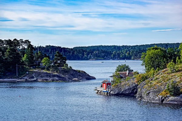 Archipelag sztokholmski w słoneczny poranek — Zdjęcie stockowe