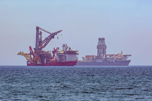 Spezialschiffe ankern in der Nähe der Limassol-Küste, Zypern — Stockfoto