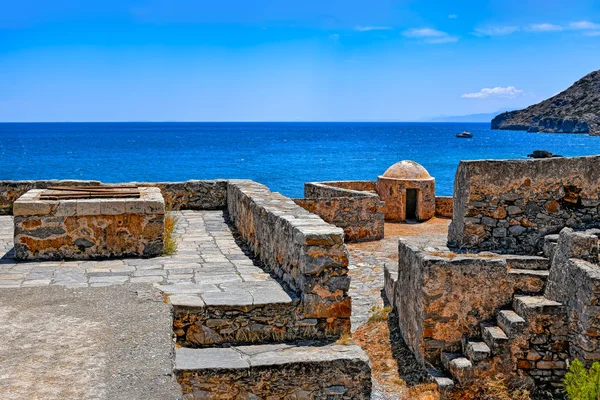 Ερείπια με τα εγκαταλελειμμένα Λεπροκομείο Σπιναλόγκας, Κρήτη — Φωτογραφία Αρχείου