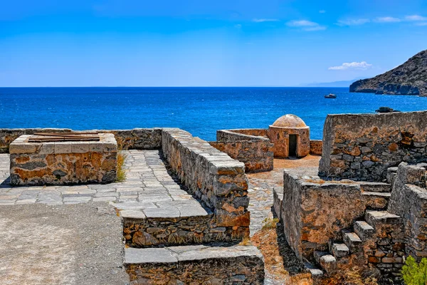 Terk edilmiş cüzam kolonisi Spinalonga, Crete harabelerde