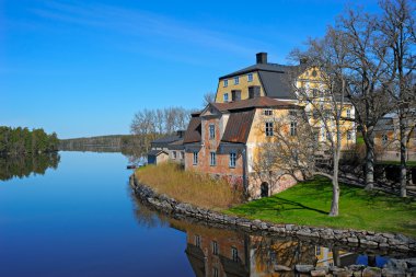 Göl kıyısında Fagervik manor