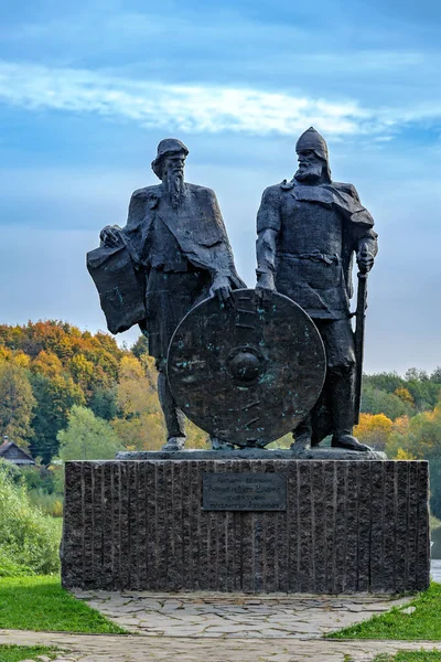 Staraya Ladoga Rusia 2020 Monumento Príncipe Rurik Profeta Oleg Fundadores —  Fotos de Stock