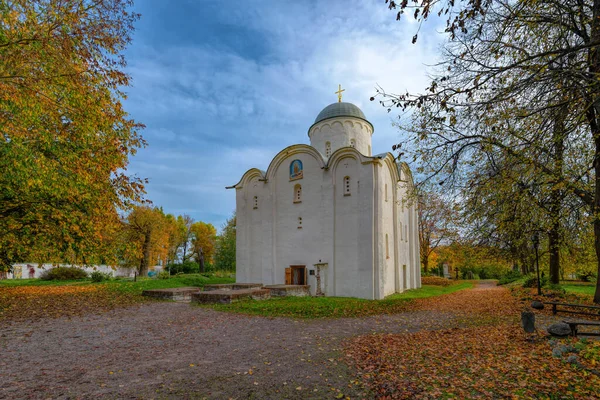 Stenkyrkan Antagandet Jungfru Maria Xii Talet Huvudattraktionen Gamla Ladoga Holy Royaltyfria Stockbilder