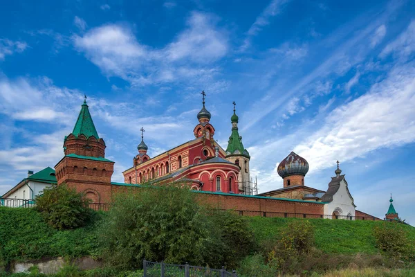 Stärkta Murar Runt Staraya Ladoga Saint Nicholas Staroladozhsky Nikolsky Manliga Stockbild