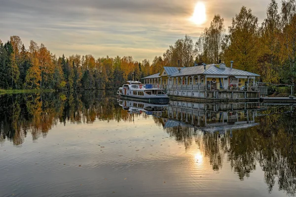 Verkhniye Mandrogi Rusia 2020 Anticuado Tranvía Fluvial Ferry Local Para Imagen de archivo