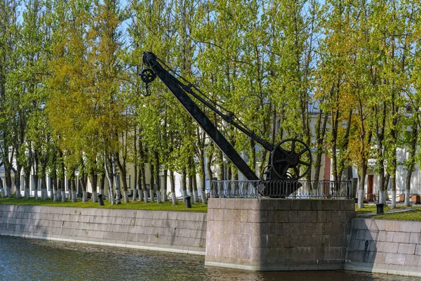 Old Mechanical Harbor Crane Xix Century Shore Italian Pond Sunny — Stock Photo, Image