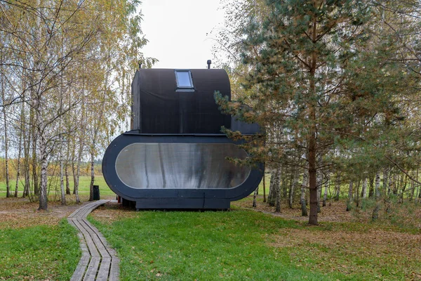 NIKOLA-LENIVETLER, RUSSIA - 10 Ekim 2020: Nikola Lenivets mimari parkındaki Mimari obje 