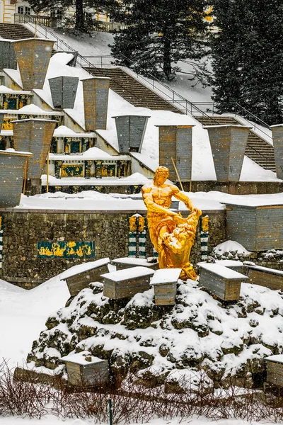 Peterhof Grand Cascade in winter — Zdjęcie stockowe