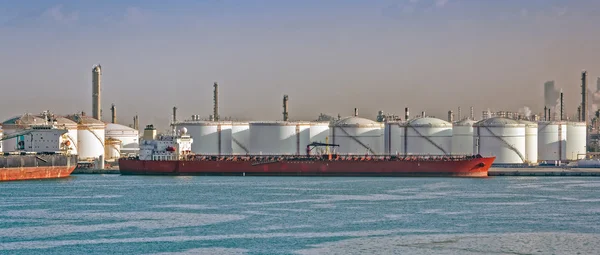 Petrol supertanker yükleme