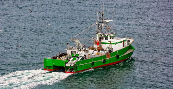 Komerční rybářský trauler člun — Stock fotografie