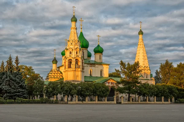 Church of Elijah the Prophet in Yaroslav at sunset — Stok fotoğraf