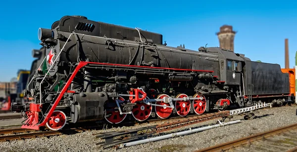 Old steam locomotive in the depot — Stock Photo, Image