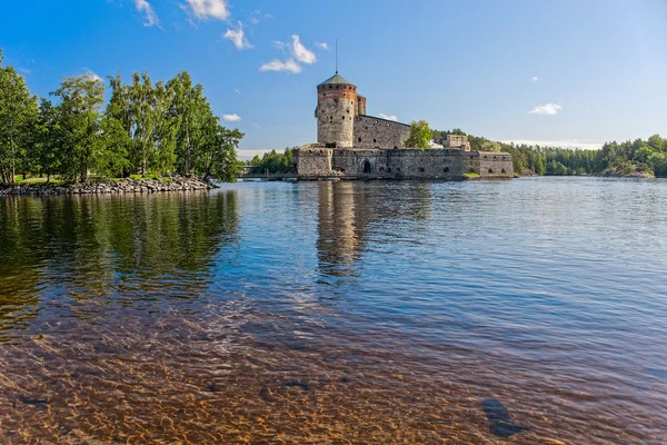 Medeltida slott på sommaren — Stockfoto