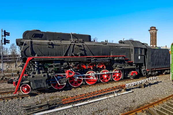 Old steam locomotive in the depot — Stock Photo, Image