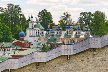 Kutsal Dormition Pskovo-Pechersky (Pskov-mağaralar) Manastırı